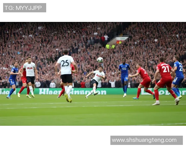 足球明星的女友们美丽瞬间大集合揭示她们的时尚与魅力 足球明星的女友们美丽瞬间大集合揭示她们的时尚与魅力